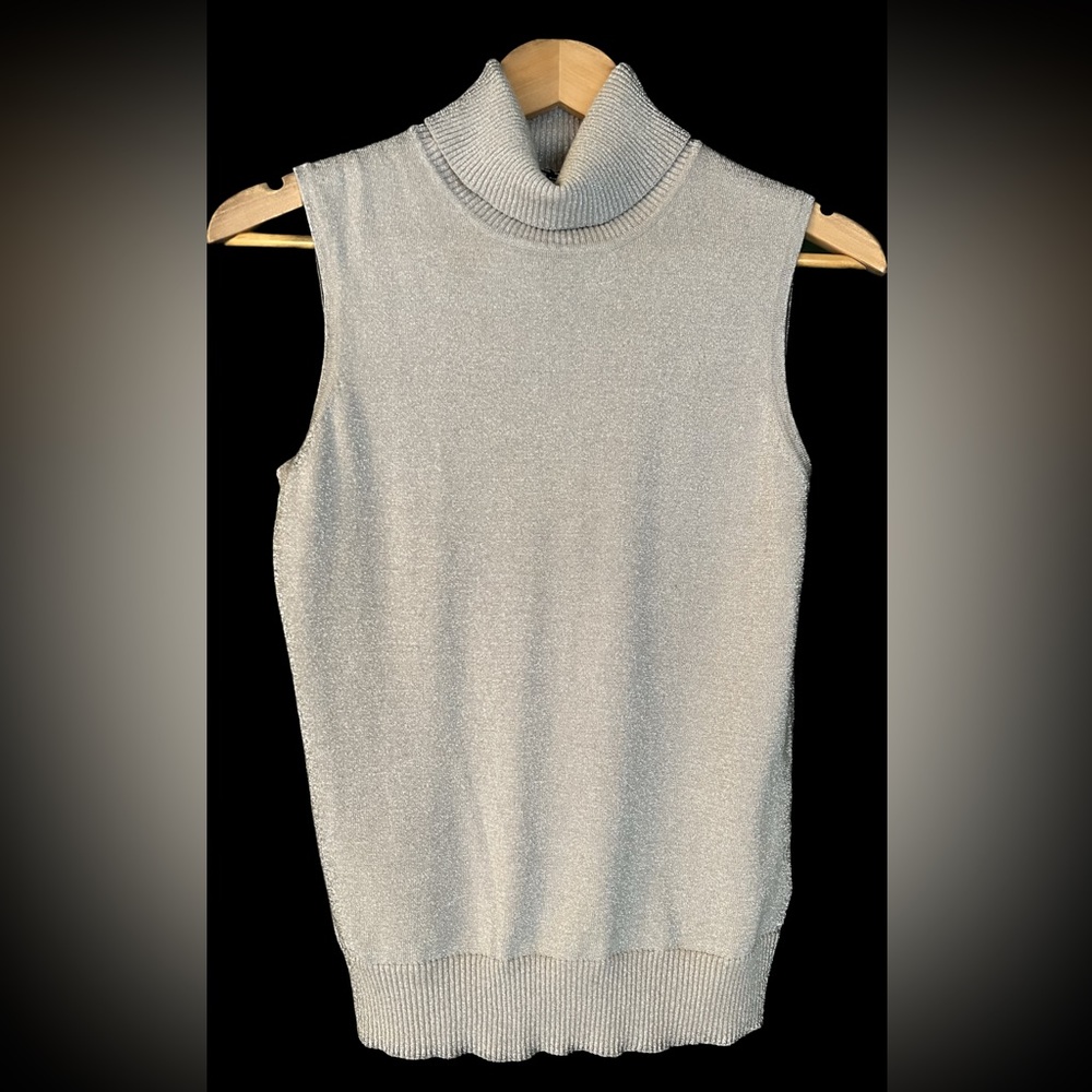Silvery gray shimmer Cable & Gauge sz S sleeveless turtleneck top (36-38" bust)
